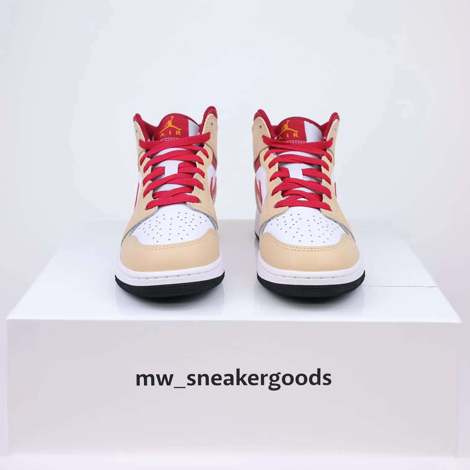 Jordan 1 Mid Beige Red