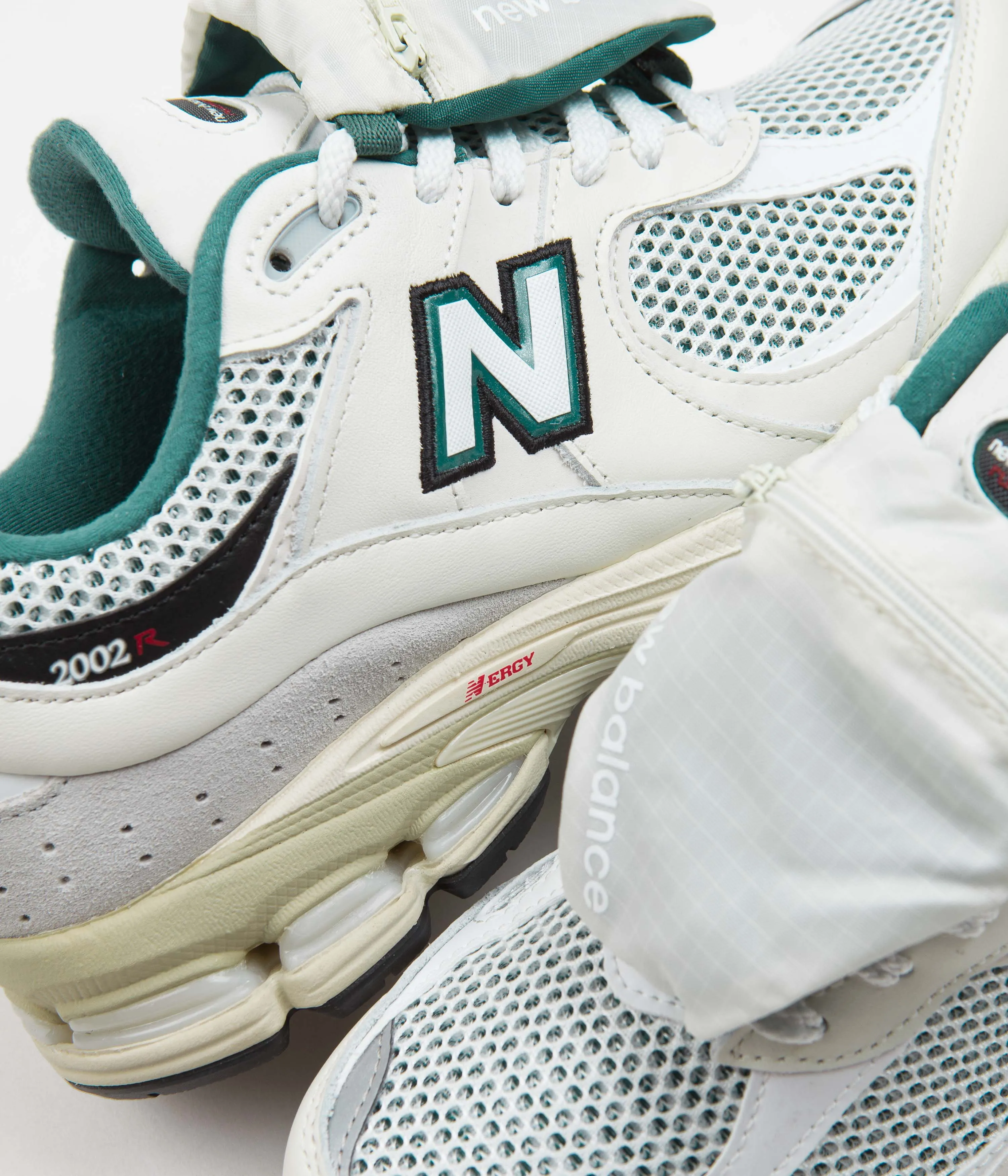 New Balance 2002R Shoes - Sea Salt / Green