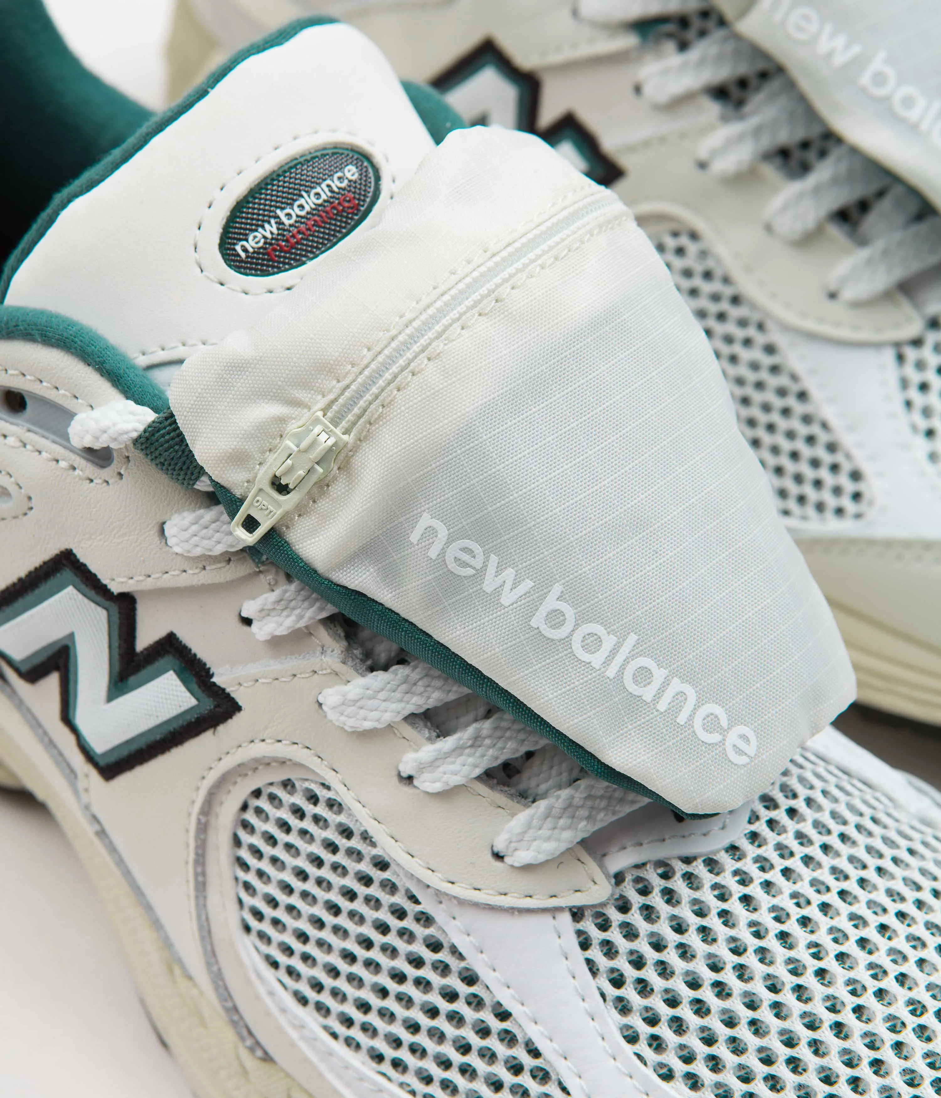 New Balance 2002R Shoes - Sea Salt / Green