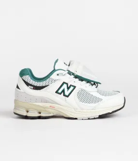 New Balance 2002R Shoes - Sea Salt / Green