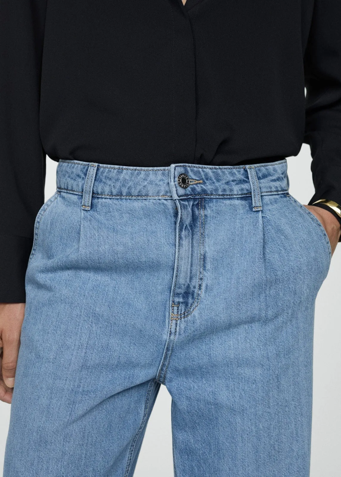 Straight pleated jeans